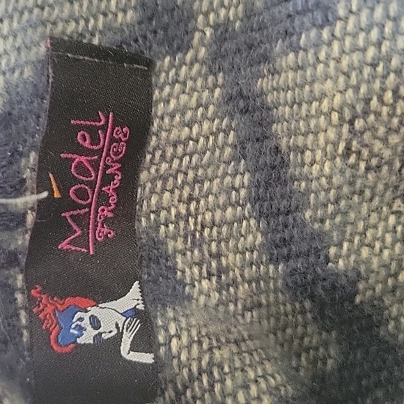 Poncho model france - Picture 3 of 3